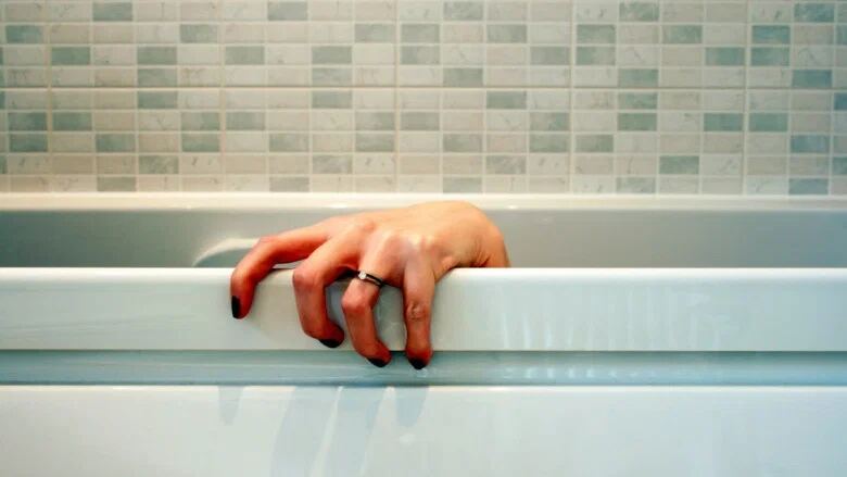 آنچه در زیر پنهان است