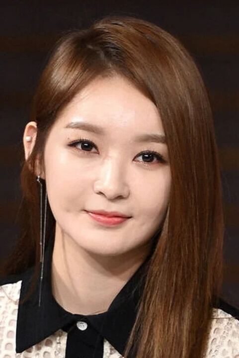 Kang Min-gyeong